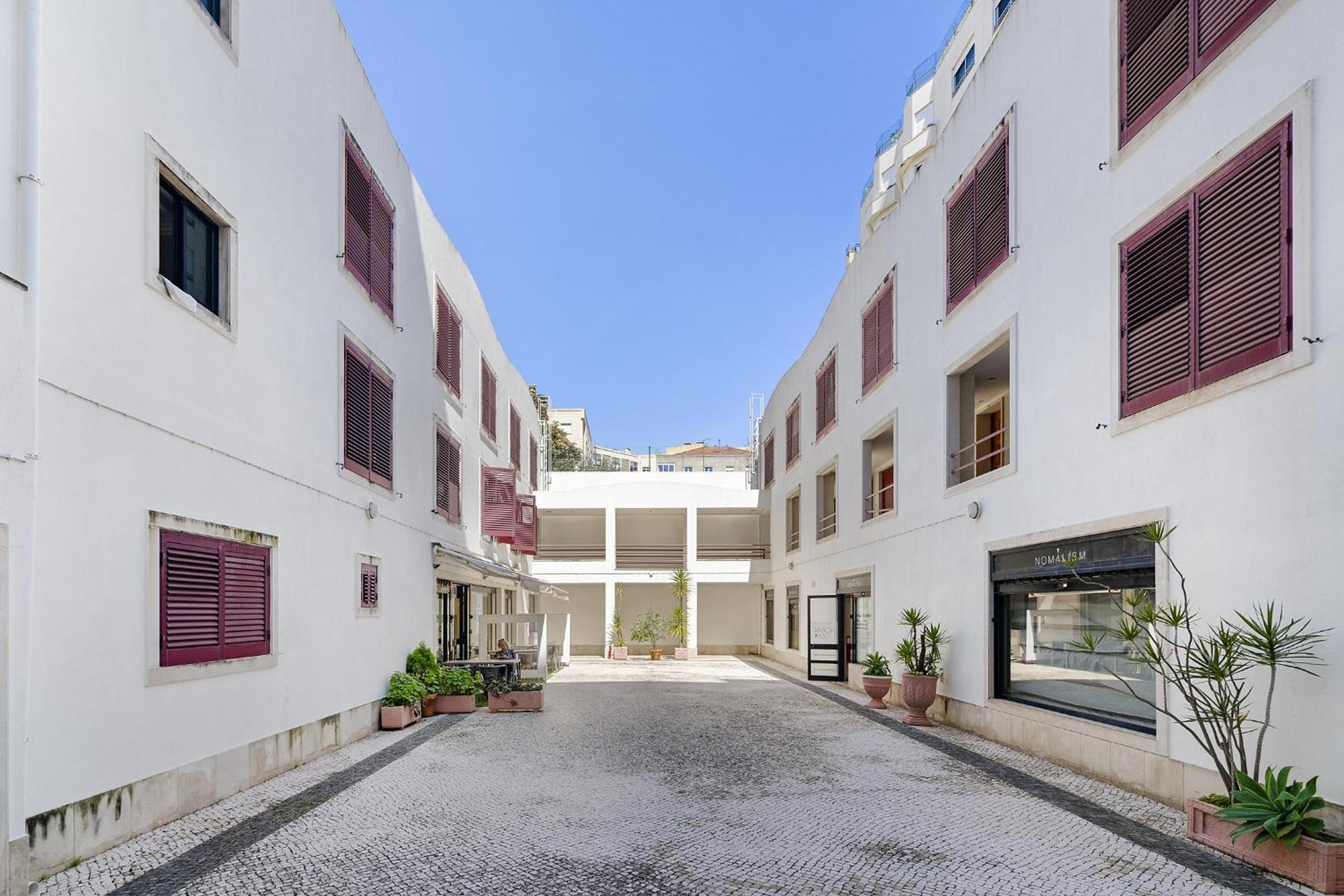 Whome Campo De Ourique 1br Duplex With Ac Lisbon